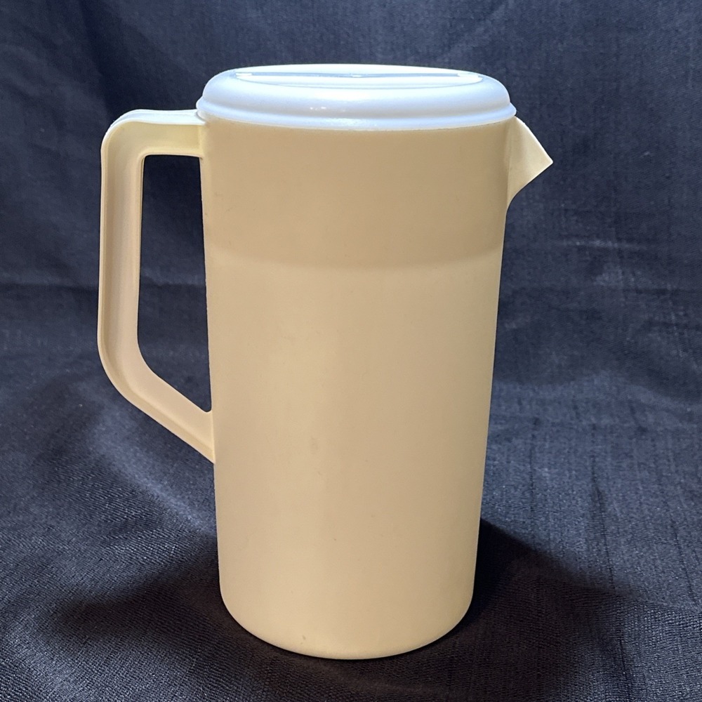 Vintage Rubbermaid 2445 Almond 2 1/4 Quart Pitcher w/ Slotted White Lid